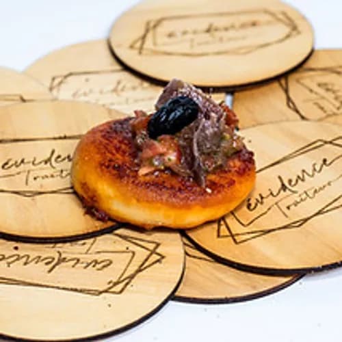 pizza-anchois-tomate-persiade-olives-noir